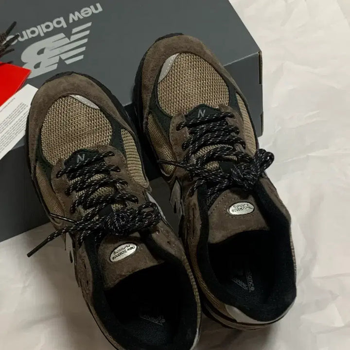 [BUNJANG] New Balance U2002RAB Brown Sneakers / 240 뉴발란스 U2002RAB 브라운