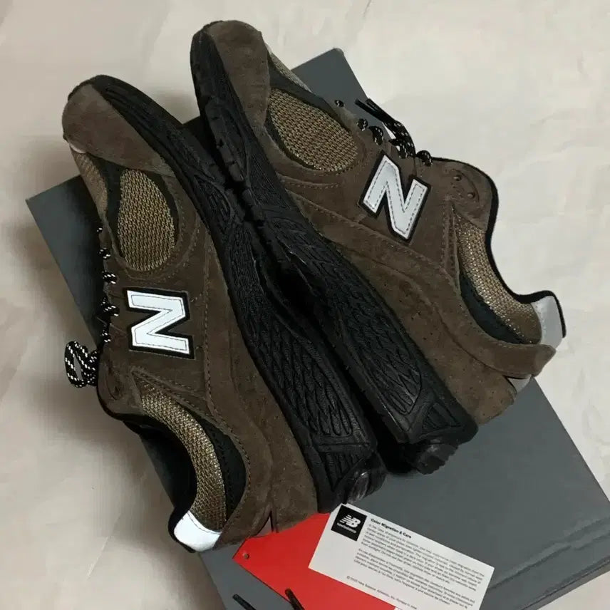 [BUNJANG] New Balance U2002RAB Brown Sneakers / 240 뉴발란스 U2002RAB 브라운