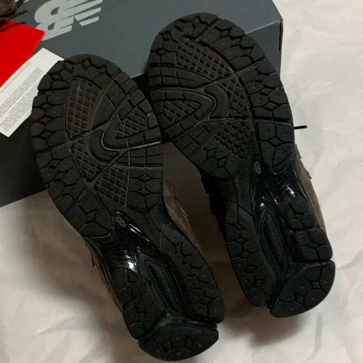 [BUNJANG] New Balance U2002RAB Brown Sneakers / 240 뉴발란스 U2002RAB 브라운