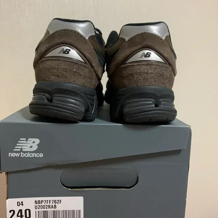 [BUNJANG] New Balance U2002RAB Brown Sneakers / 240 뉴발란스 U2002RAB 브라운