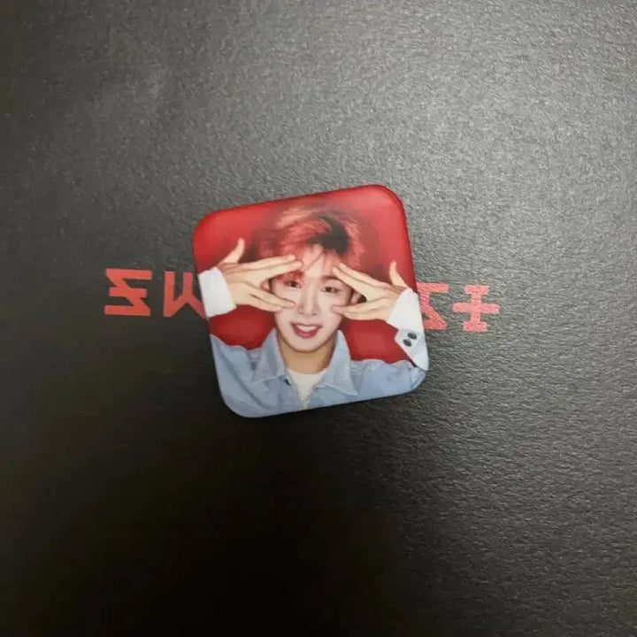 [BUNJANG] MONSTA X Wonho 2018 Concert Goods Gacha Pin Button / 몬스타엑스 2018년 콘서트굿즈 가챠핀버튼 원호굿즈 몬엑굿즈