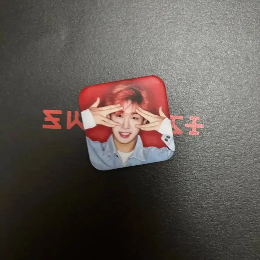 [BUNJANG] MONSTA X Wonho 2018 Concert Goods Gacha Pin Button / 몬스타엑스 2018년 콘서트굿즈 가챠핀버튼 원호굿즈 몬엑굿즈