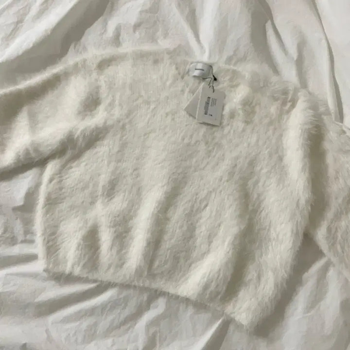 [BUNJANG] Mongdol V-Neck Angora Knit / 몽돌 브이넥 앙고라 니트
