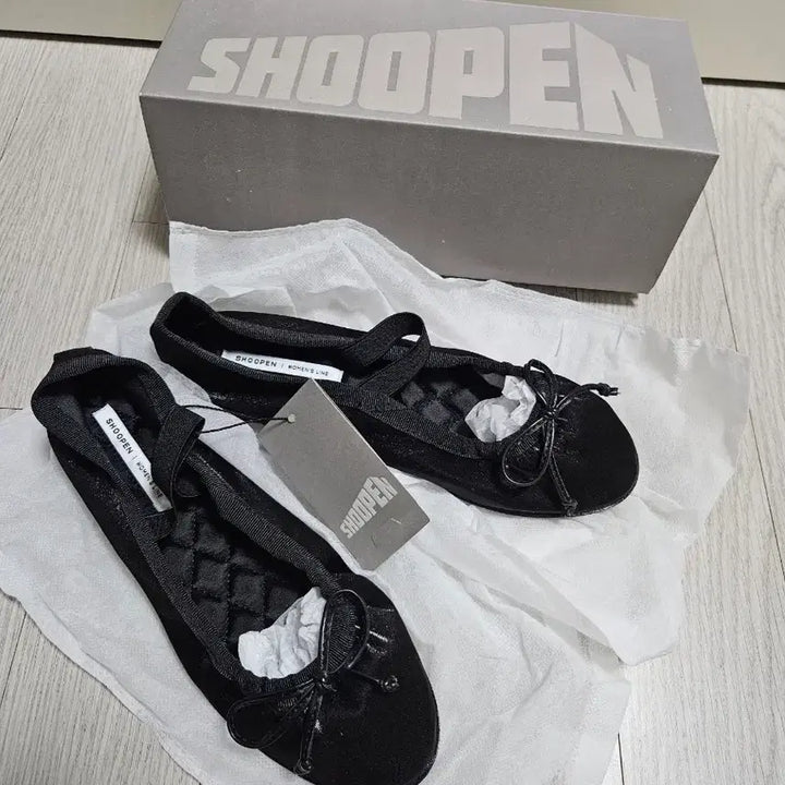 [SOLD OUT] (완전 새상품/250) 슈펜 트윙클 발레리나 플랫 슈즈 블랙 새틴 컬러
