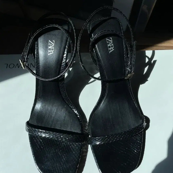 [BUNJANG] ZARA High Heel Sandals / ZARA 샌달 하이힐