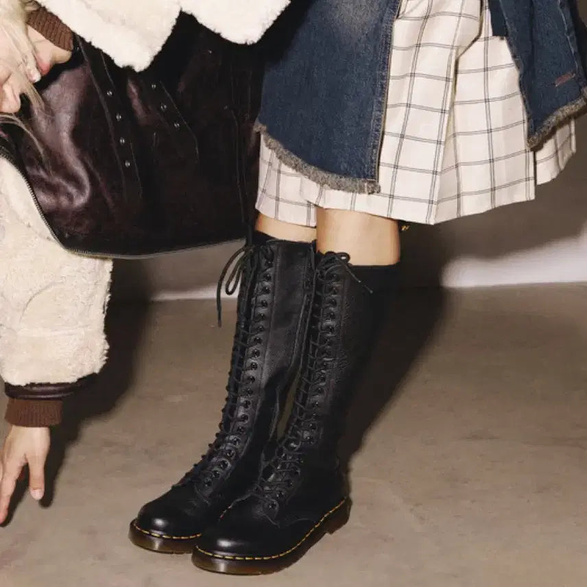 [BUNJANG] Dr. Martens 1B60 20-Hole Long Boots / [새상품] 닥터마틴 1B60 블랙 20홀 롱부츠 240 (UK 5)
