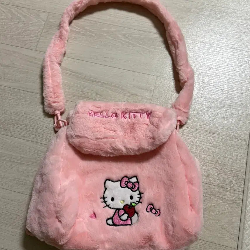[SOLD OUT] 헬로키티 퍼 미니 백 숄더백 핑크 분홍