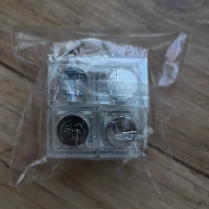 [BUNJANG] Hello Kitty LED Keycap Keychain / LED 헬로키티 키캡 키링 새상품