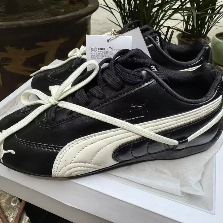 [SOLD OUT] (W) 푸마 x 로제 스피드캣 PRM 블랙 웜 화이트 250MM