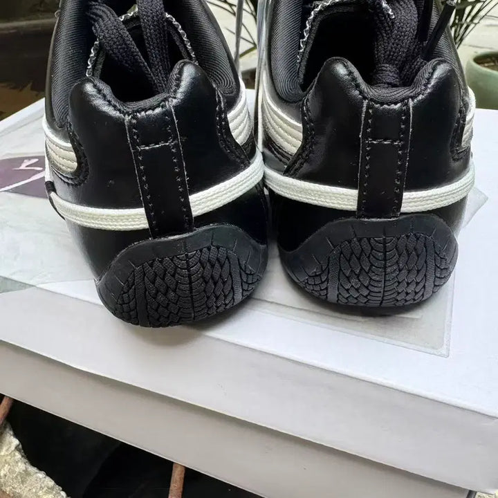 [SOLD OUT] (W) 푸마 x 로제 스피드캣 PRM 블랙 웜 화이트 250MM