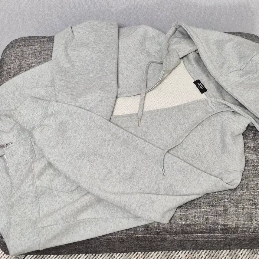 [SOLD OUT] 무탠 크롭 후디드 스웨트 집업 M