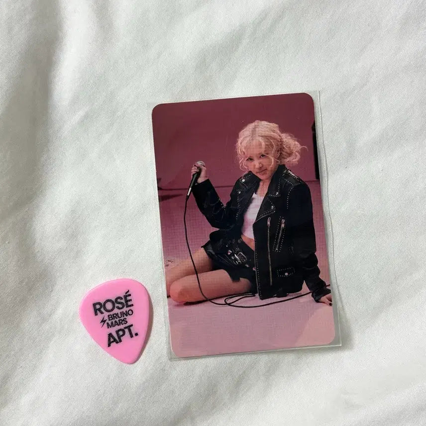[BUNJANG] ROSÉ Popup Special POB Bundle Set / 로제 팝업 특전 (포카, 기타피크)