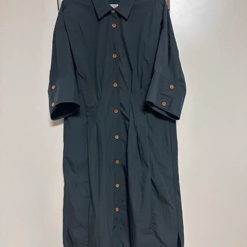 [SOLD OUT] 스튜디오 톰보이 카키 롱 셔츠 원피스 프리사이즈