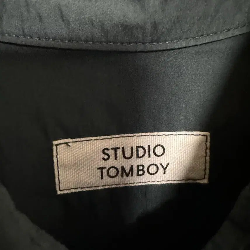 [SOLD OUT] 스튜디오 톰보이 카키 롱 셔츠 원피스 프리사이즈