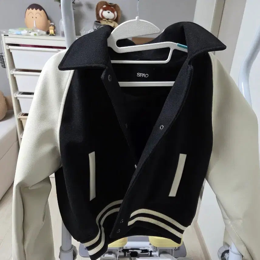 [BUNJANG] Black &amp; Ivory Stadium Jacket / 블랙&amp;아이보리 스타디움 자켓