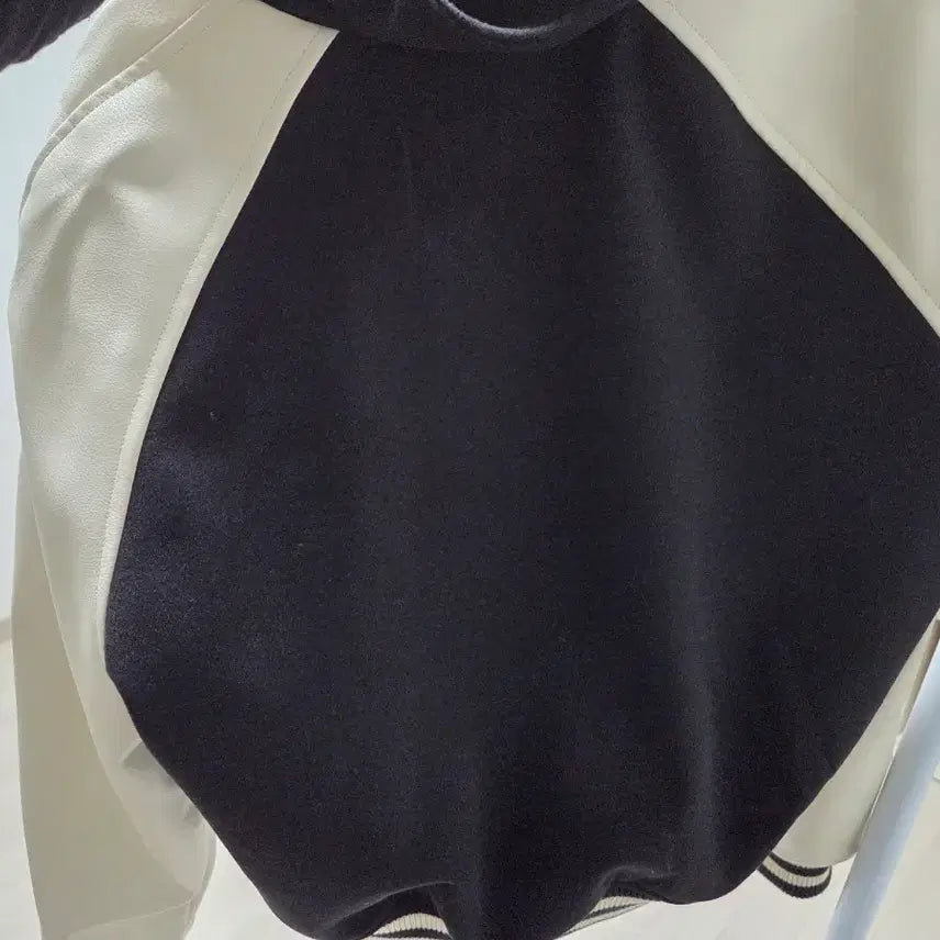 [BUNJANG] Black &amp; Ivory Stadium Jacket / 블랙&amp;아이보리 스타디움 자켓