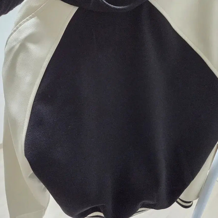 [BUNJANG] Black &amp; Ivory Stadium Jacket / 블랙&amp;아이보리 스타디움 자켓