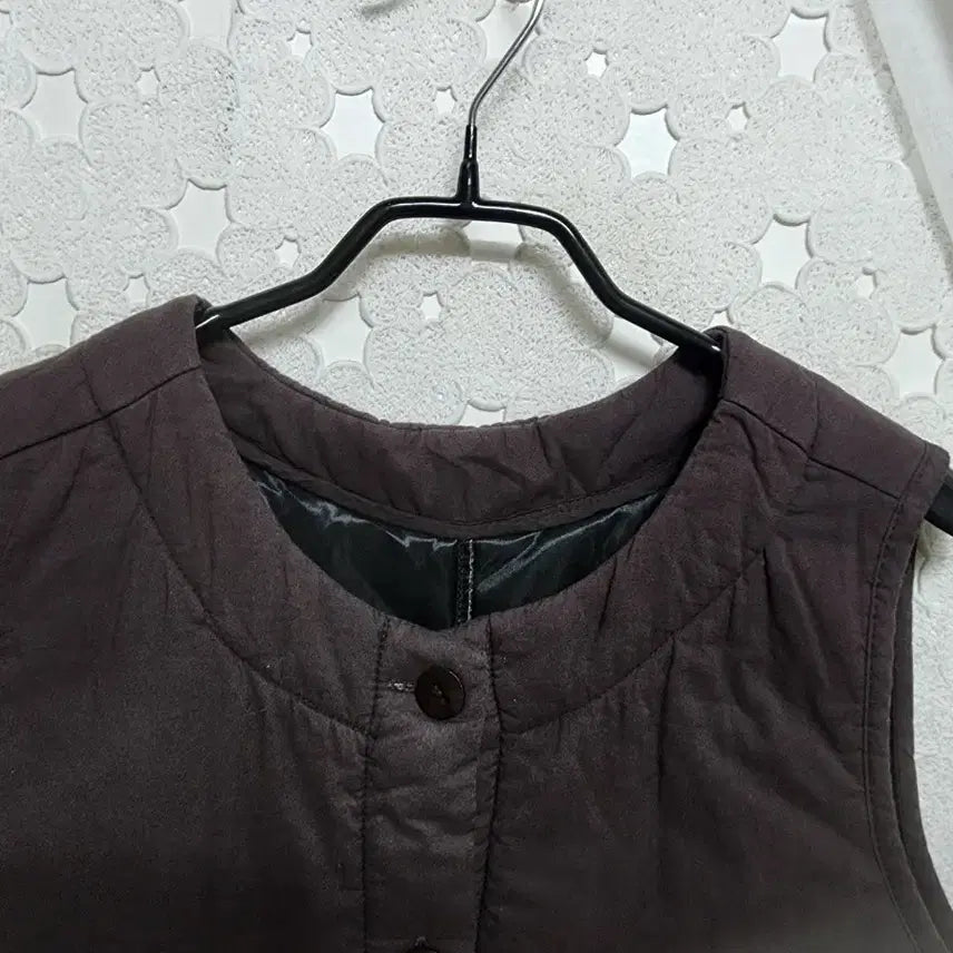 [SOLD OUT] 자수꽃 면누빔 조끼 여성55~66