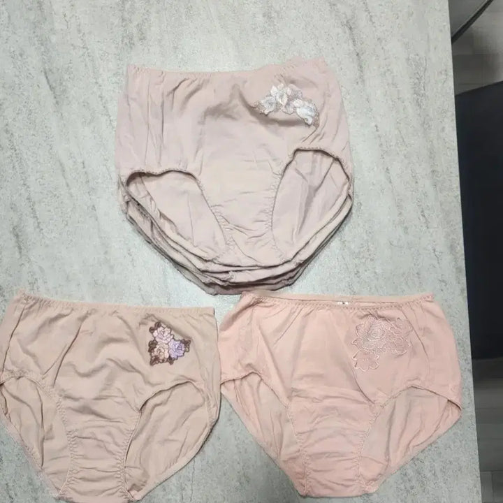 [SOLD OUT] 새제품**비너스 꽃자수 여성 팬티 105사이즈