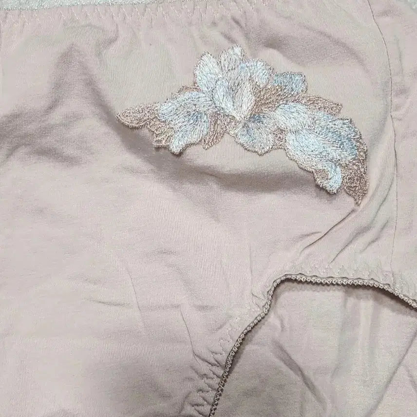 [SOLD OUT] 새제품**비너스 꽃자수 여성 팬티 105사이즈