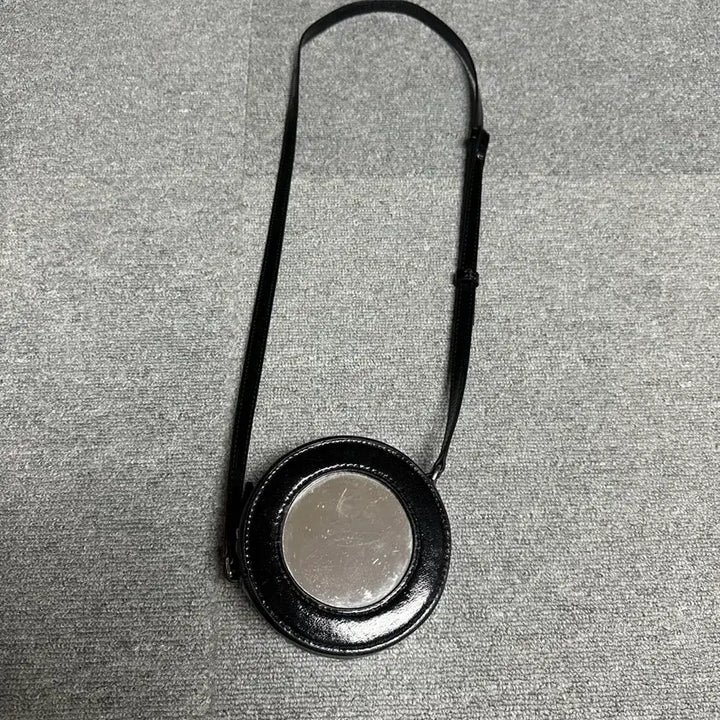 [BUNJANG] In Silence Mirror Circle Bag / 인사일런스 가방