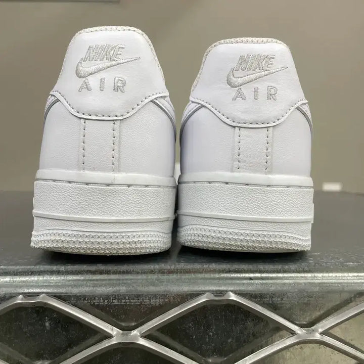 [SOLD OUT] 나이키 에어포스1 트리플 화이트 235 (gr-4373)