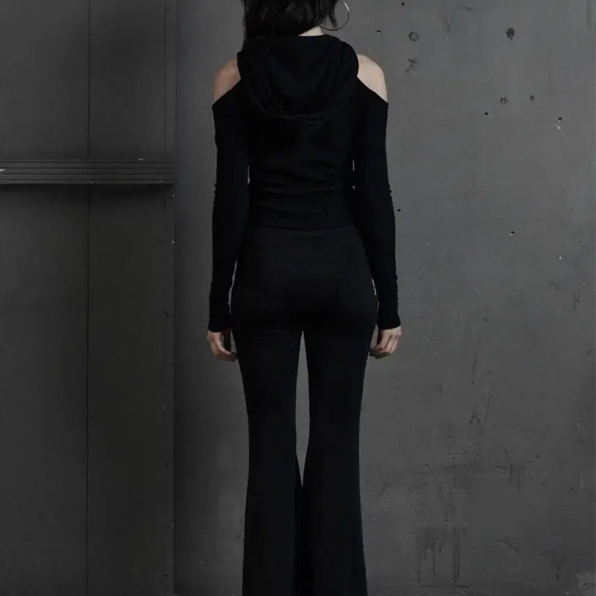 [BUNJANG] mnem Off-Shoulder Ring Cutout Hoodie Black / [mnem] 오프숄더 후드 ring cutout hoodie[black]