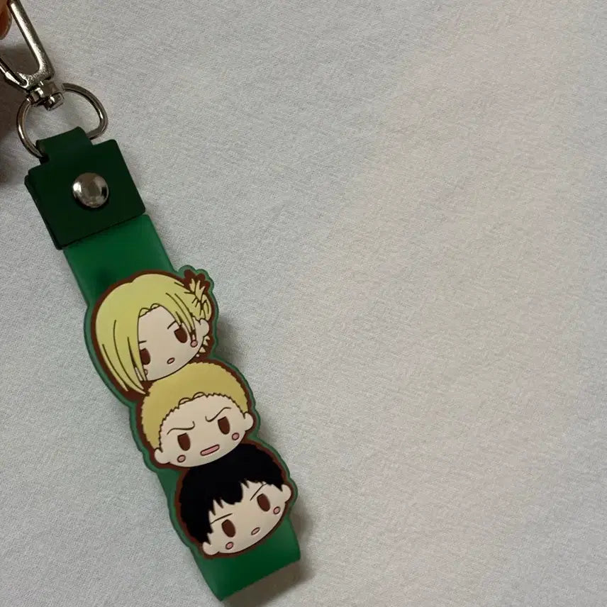 [BUNJANG] Attack on Titan Ichiban Kuji Rubber Strap Keychain - Reiner &amp; Bertholdt / 덤) 진격의 거인 제일복권 이치방쿠지 I상 러버 스트랩 키링