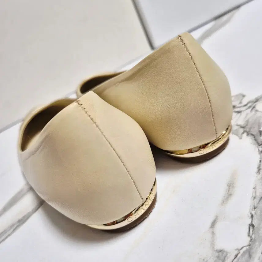 [BUNJANG] Chanel Ballerina Flat Shoes 36.5 / (정품) 샤넬 베이지 / 골드 발레리나 플랫 슈즈 신발 36.5