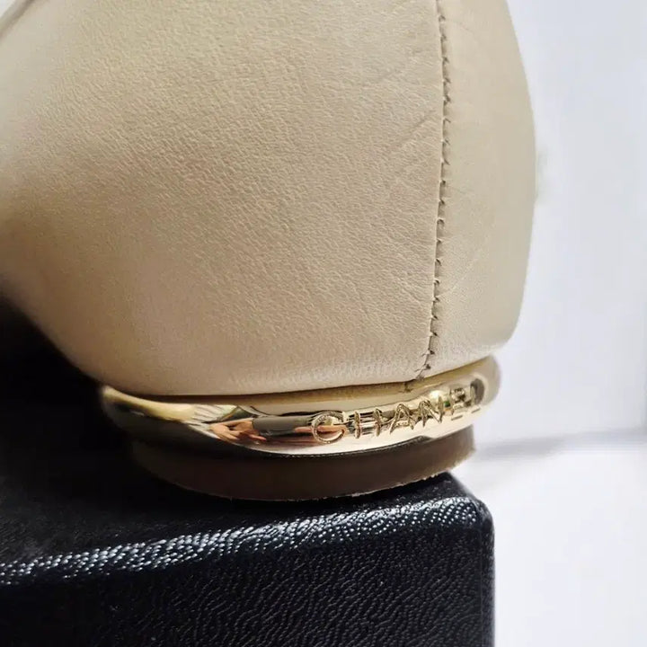 [BUNJANG] Chanel Ballerina Flat Shoes 36.5 / (정품) 샤넬 베이지 / 골드 발레리나 플랫 슈즈 신발 36.5