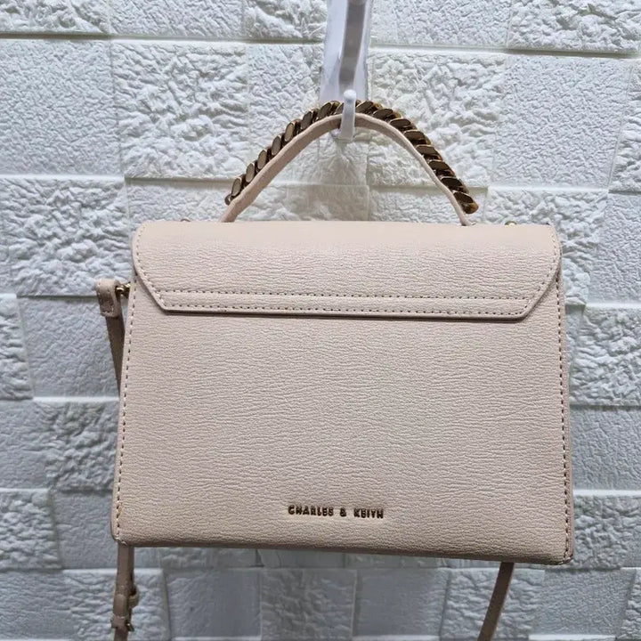 [BUNJANG] Charles &amp; Keith Crossbody Bag / 찰스앤키스 크로스백 (택포)