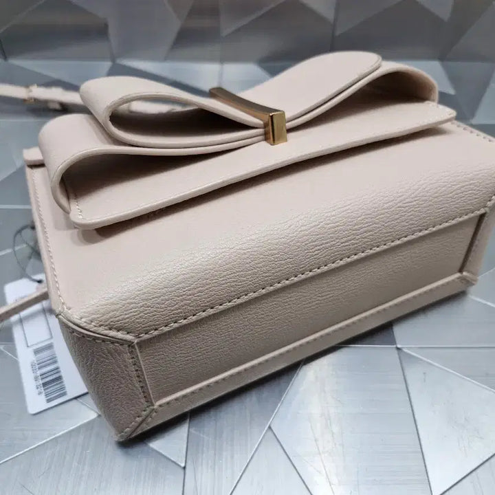 [BUNJANG] Charles &amp; Keith Crossbody Bag / 찰스앤키스 크로스백 (택포)