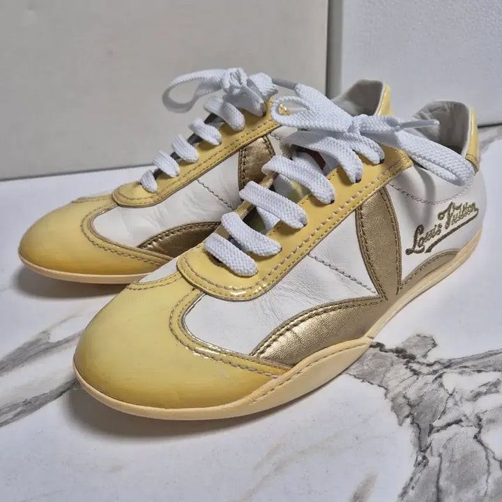 [BUNJANG] Louis Vuitton Initial Logo Leather Sneakers / (정품) 루이비통 이니셜 로고 가죽 스니커즈 36