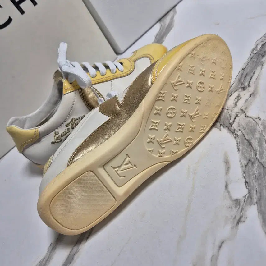 [BUNJANG] Louis Vuitton Initial Logo Leather Sneakers / (정품) 루이비통 이니셜 로고 가죽 스니커즈 36