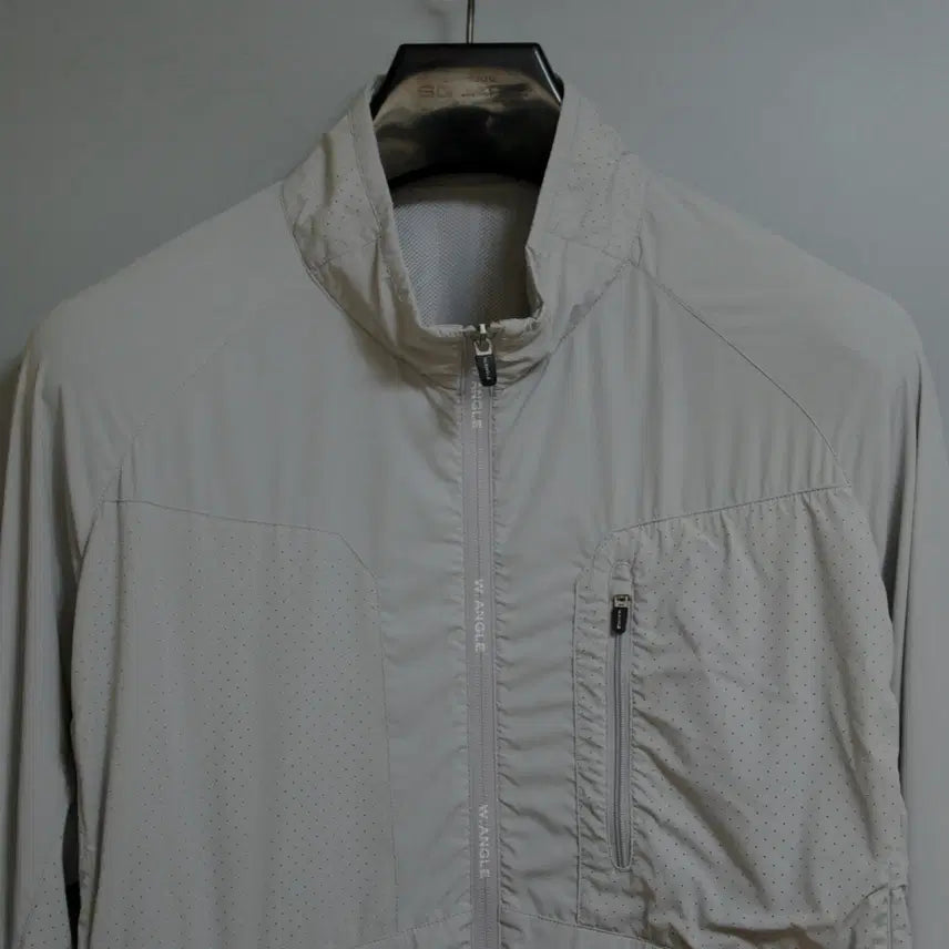 [BUNJANG] W.Angle Air Hole Lightweight Golf Windbreaker 100 / 와이드앵글 에어홀 경량 골프 바람막이 100