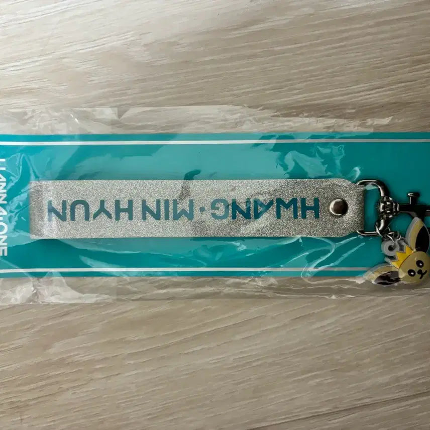 [BUNJANG] Wanna One Hwang Minhyun Strap Keyring / 워너원 황민현 스트랩 키링