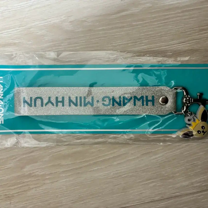 [BUNJANG] Wanna One Hwang Minhyun Strap Keyring / 워너원 황민현 스트랩 키링