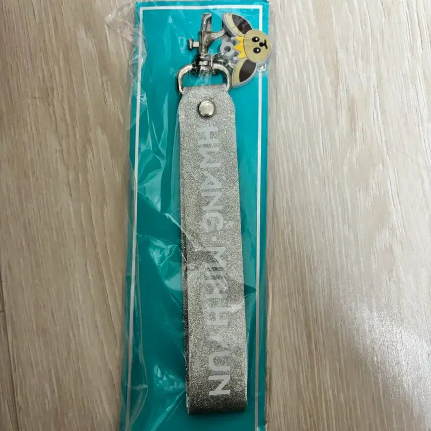 [BUNJANG] Wanna One Hwang Minhyun Strap Keyring / 워너원 황민현 스트랩 키링