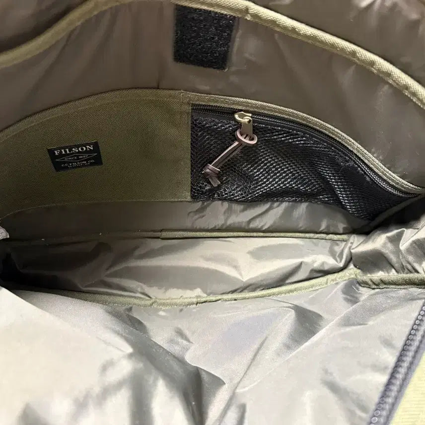 [SOLD OUT] 필슨 드라이든 브리프케이스 오터그린 상태최상