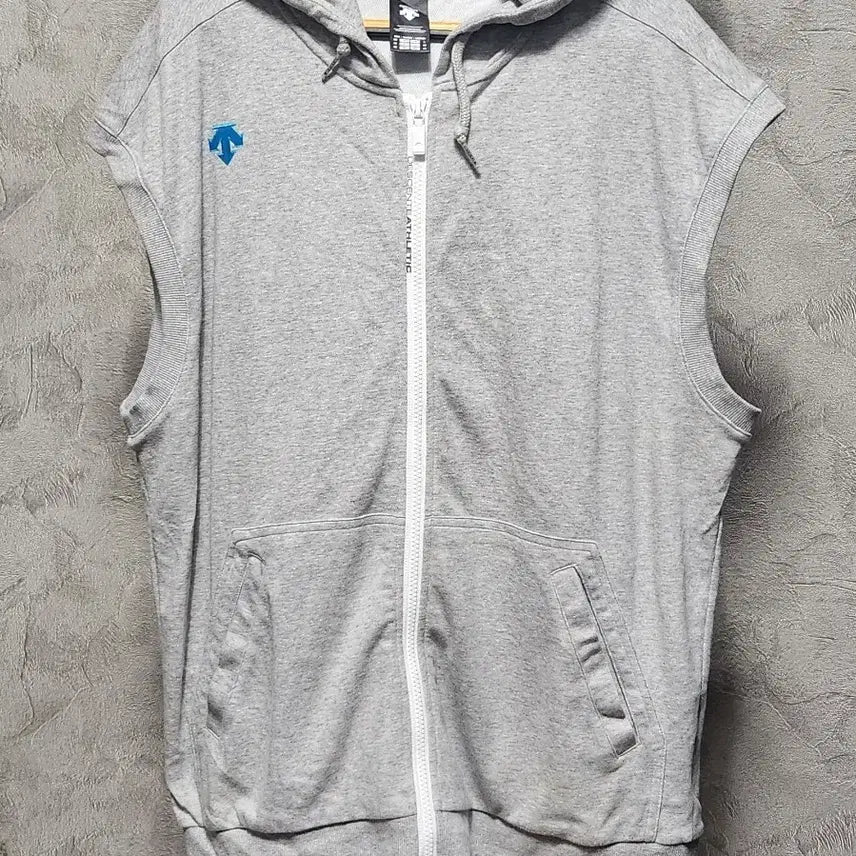 [BUNJANG] Descente Grey Hooded Short Sleeve Zip-Up / 데상트 그레이 후드 반팔 집업