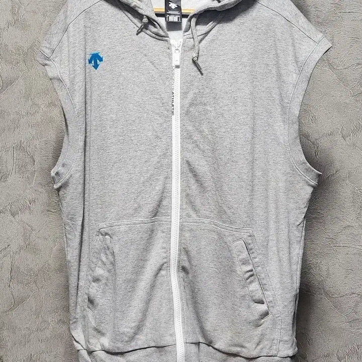 [BUNJANG] Descente Grey Hooded Short Sleeve Zip-Up / 데상트 그레이 후드 반팔 집업