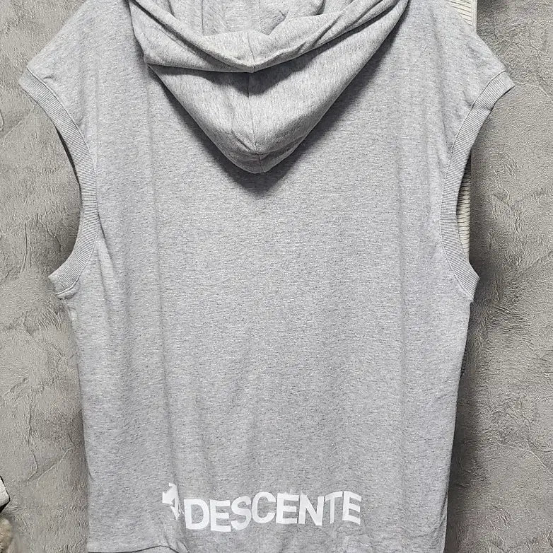 [BUNJANG] Descente Grey Hooded Short Sleeve Zip-Up / 데상트 그레이 후드 반팔 집업
