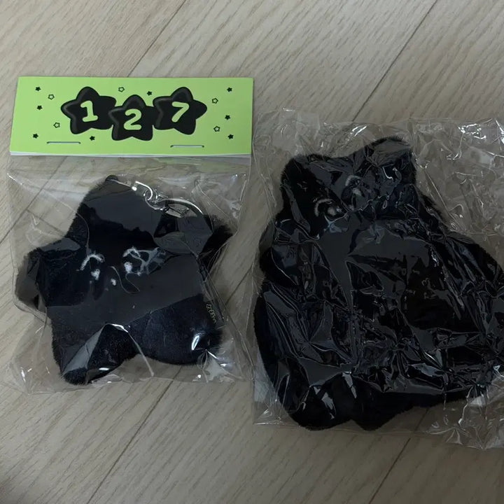 [SOLD OUT] (미개봉/일괄) 마크 127 맠가사리 검정 별가사리 키링 스크런치