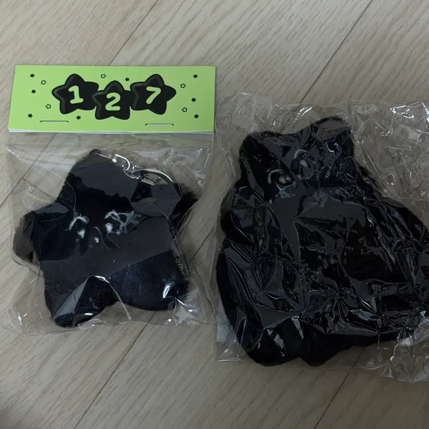 [SOLD OUT] (미개봉/일괄) 마크 127 맠가사리 검정 별가사리 키링 스크런치