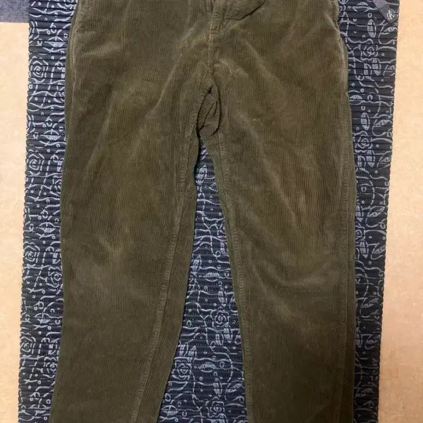 [BUNJANG] Gramicci Khaki Corduroy Pants / Gramicci 카키 코듀로이 팬츠