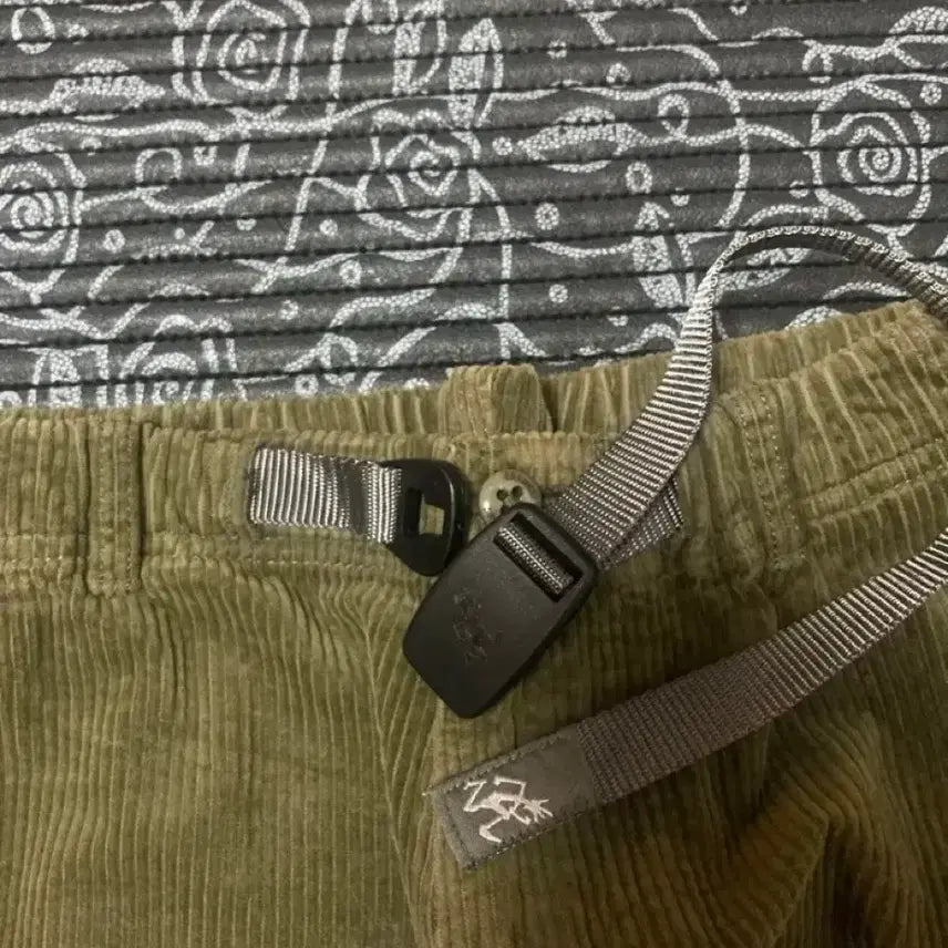 [BUNJANG] Gramicci Khaki Corduroy Pants / Gramicci 카키 코듀로이 팬츠