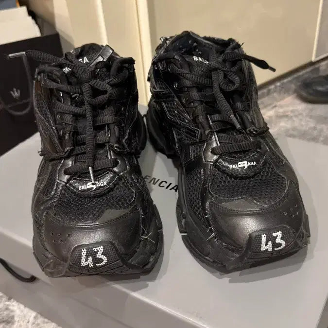 [BUNJANG] Balenciaga New Runner Black Sneakers / 발렌시아가 뉴러너 블랙 43
