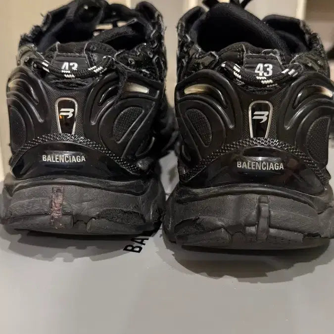 [BUNJANG] Balenciaga New Runner Black Sneakers / 발렌시아가 뉴러너 블랙 43