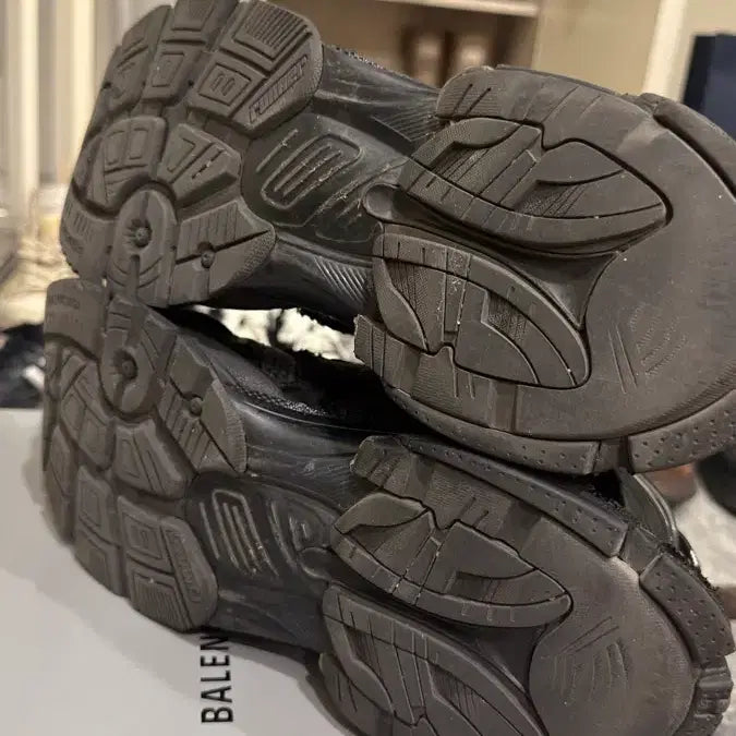 [BUNJANG] Balenciaga New Runner Black Sneakers / 발렌시아가 뉴러너 블랙 43