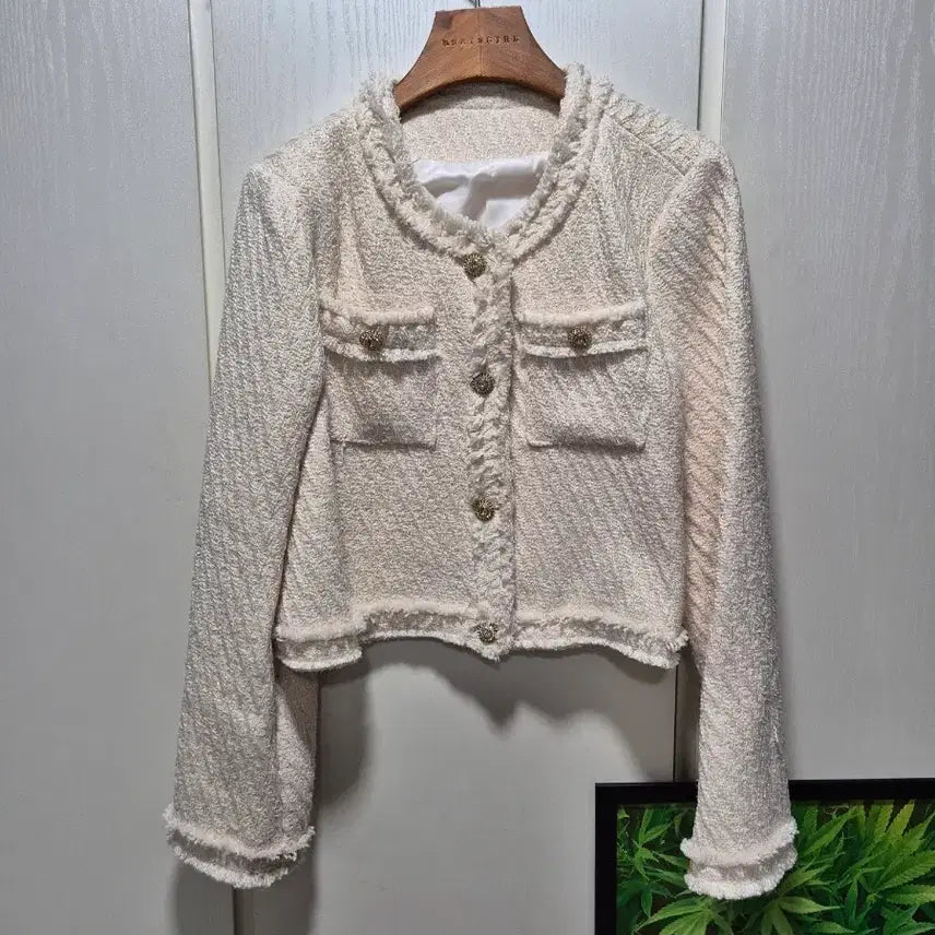 [BUNJANG] Ivory Tweed Jacket with Gold Buttons / (세일)(새상품)아이보리 트위드 자켓 금장 단추